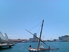 <p>Tuve la gran suerte de fotografiar esta barca, muy típica de cataluña y las islas baleares, estaba esperando que la pasarela que veis a la izquierda se abriera para poder entrar al puerto naútico.</p>