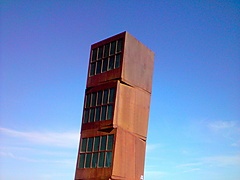 <p>punto de referencia par los que llegan la primera vez a la playa en bcn... en pleno verano los del barrio se encuentran en ese punto. el torreon.</p>