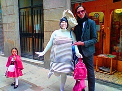 <p>una amiga mia con su hija en el carnaval en bcn. </p>