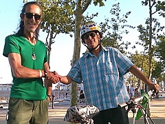 <p>mi encuentro con mi bró.. javier verdes, un nember one como promotor y dj.</p>
<p>de una extensa experiencia, tiene una de las mejores colecciones de VINILOS... lo confirmo... jejeje. la foto es de Illyan... en barcelona-playa del Bogatell.</p>