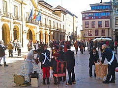 <p>de pronto un grupo de teatro se puso a desayunar.</p>